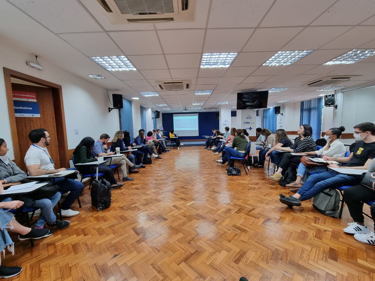 Treinamento sobre pré-natal para médicos e enfermeiros