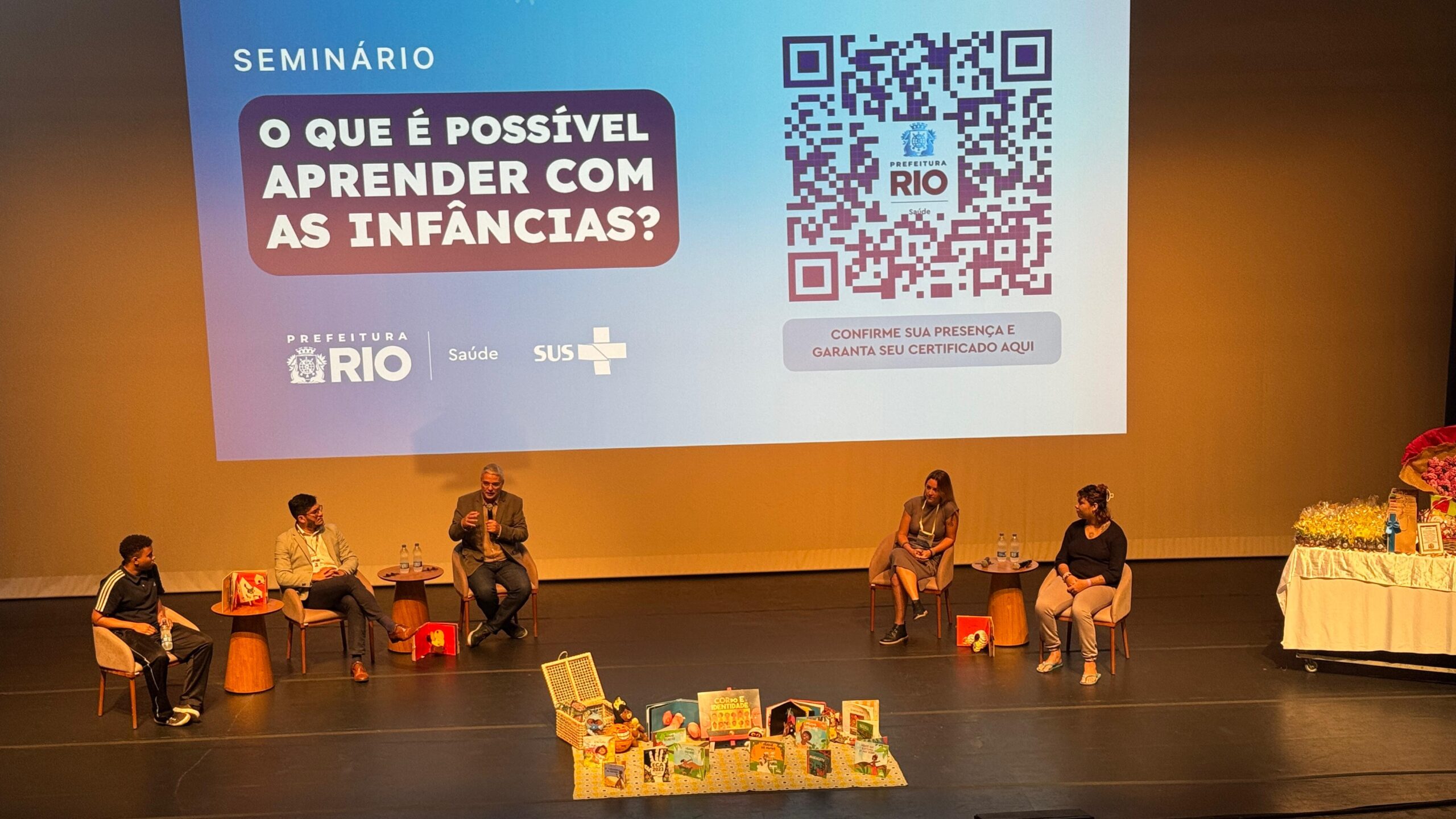 Seminário ”O que é possível aprender com as infâncias?”