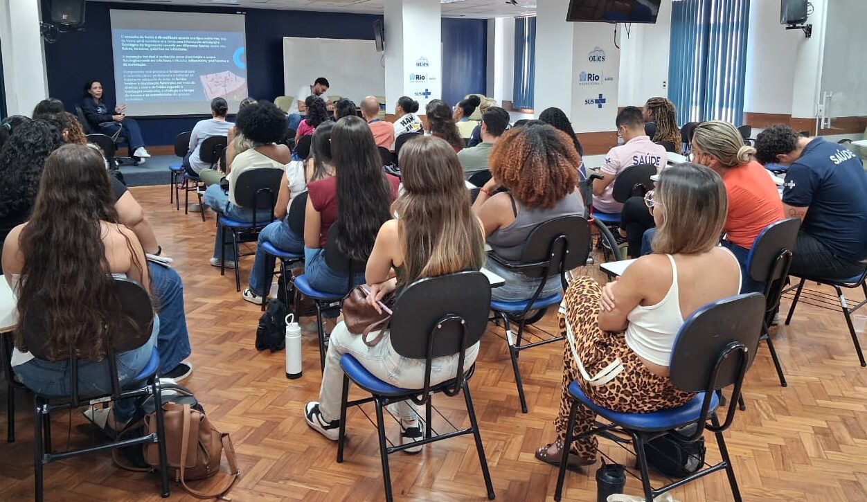 Curso de sutura do segundo ano do Programa de Residência em Enfermagem e Comunidade (PREFC)