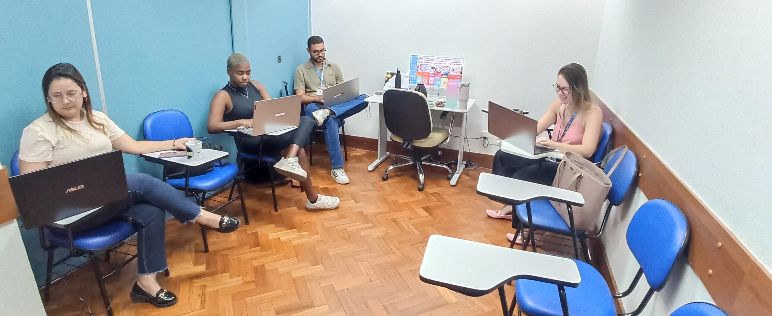 Reunião de tutoria e residente do Programa de Residência em Enfermagem de Família e Comunidade (PREFC)